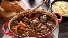 Das Geheimnis des perfekten Boeuf Bourguignon: So gelingt Fleisch, das auf der Zunge zergeht